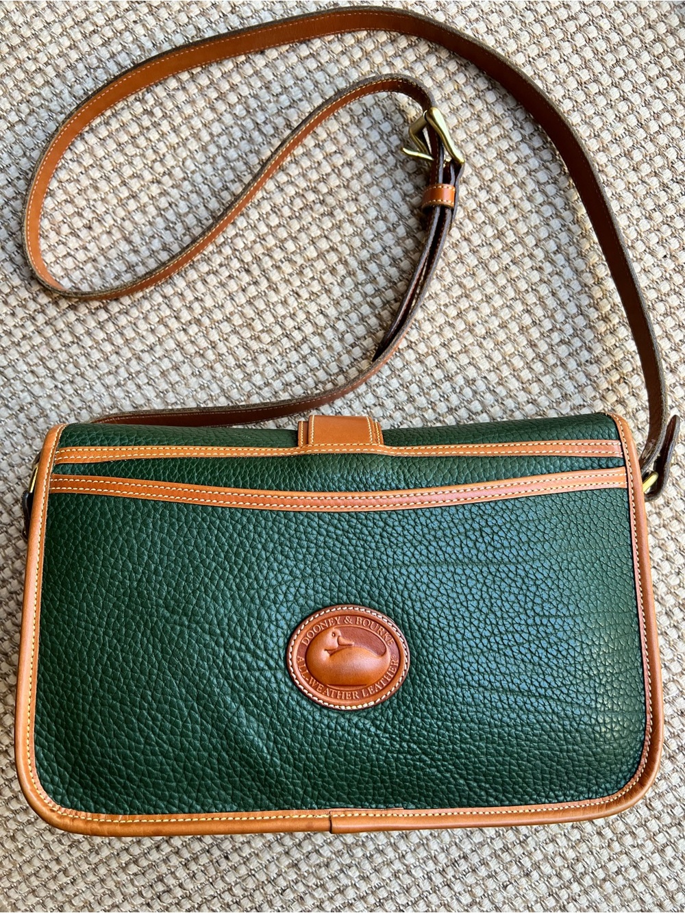 🦆Vintage Dooney & Bourke Forest Green Pebbled Leather with British Tan Trim - Picture 2 of 8